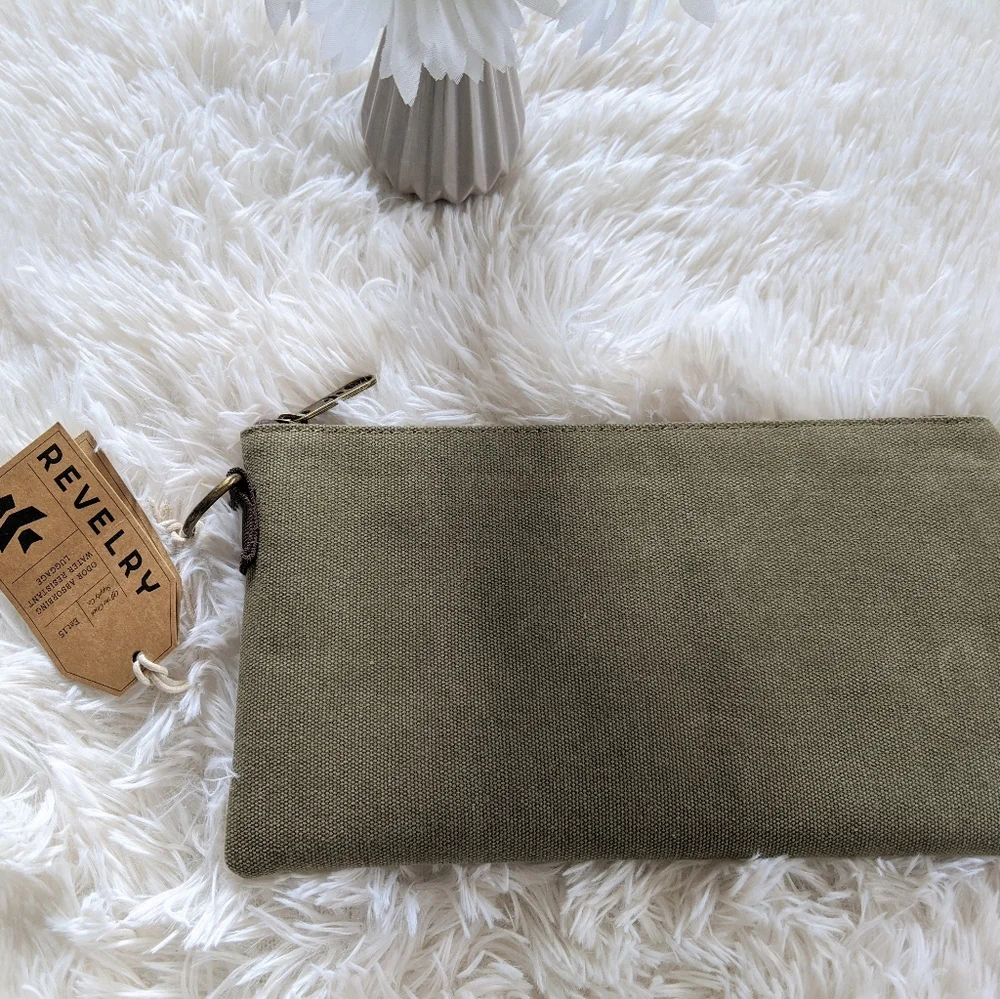 REVELRY 'NWT' Unisex 11x6 Khaki Toiletry Case